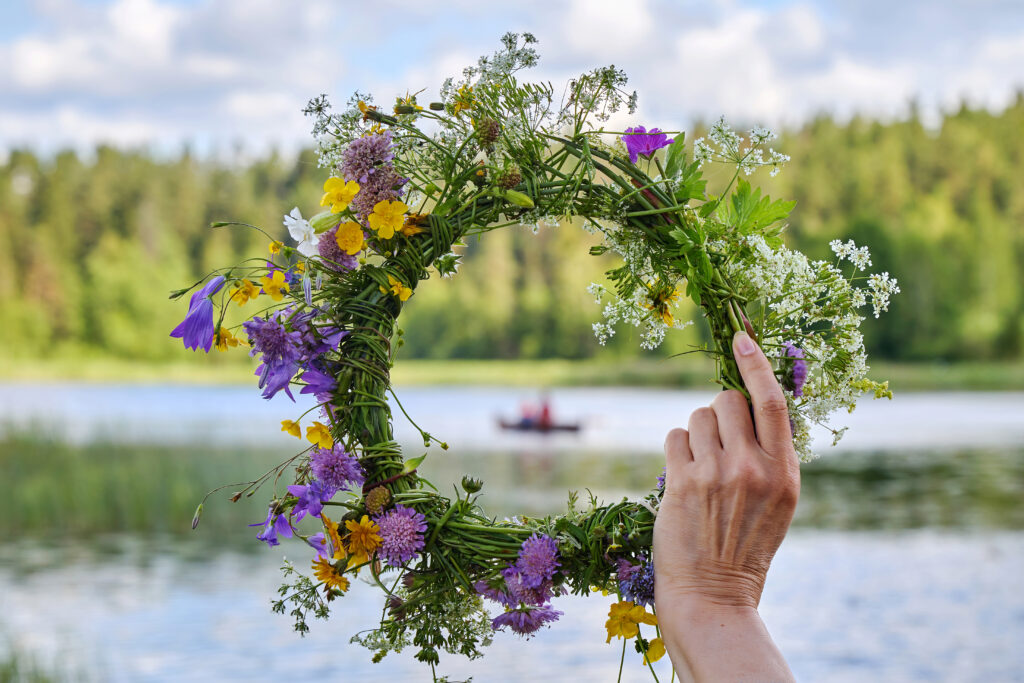 Se vad Matpriskollen hittat i statistiken vad gäller prisutvecklingen på midsommarklassikerna inför midsommar 2025!